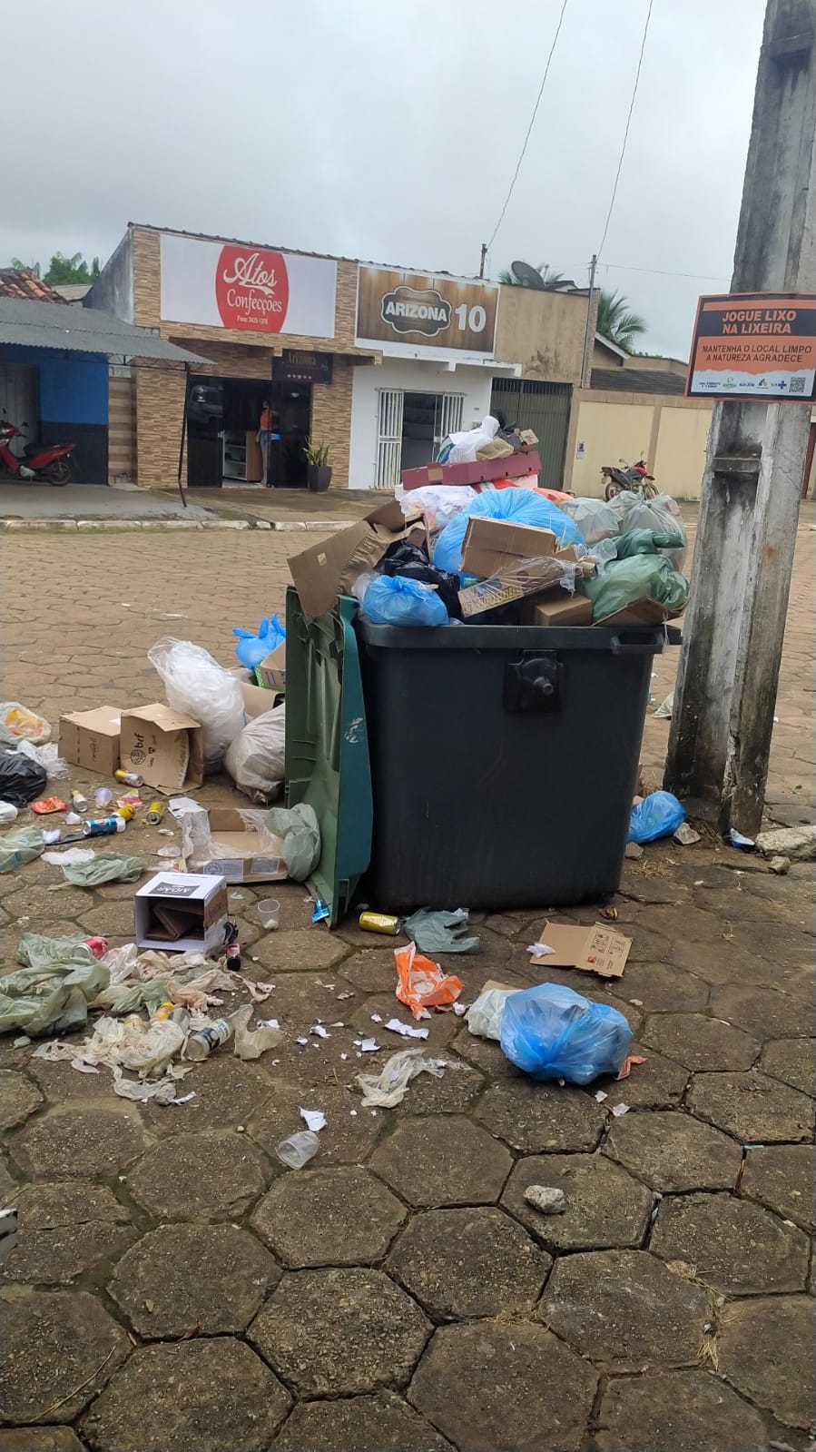 Vereador solicita coleta de lixo em contêiner no centro de Arapoema