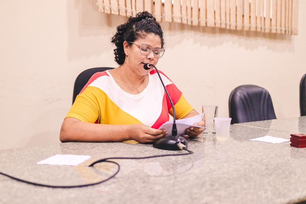 Vereadora Célia apresenta requerimento para implantação de centro especializado para autistas em Arapoema