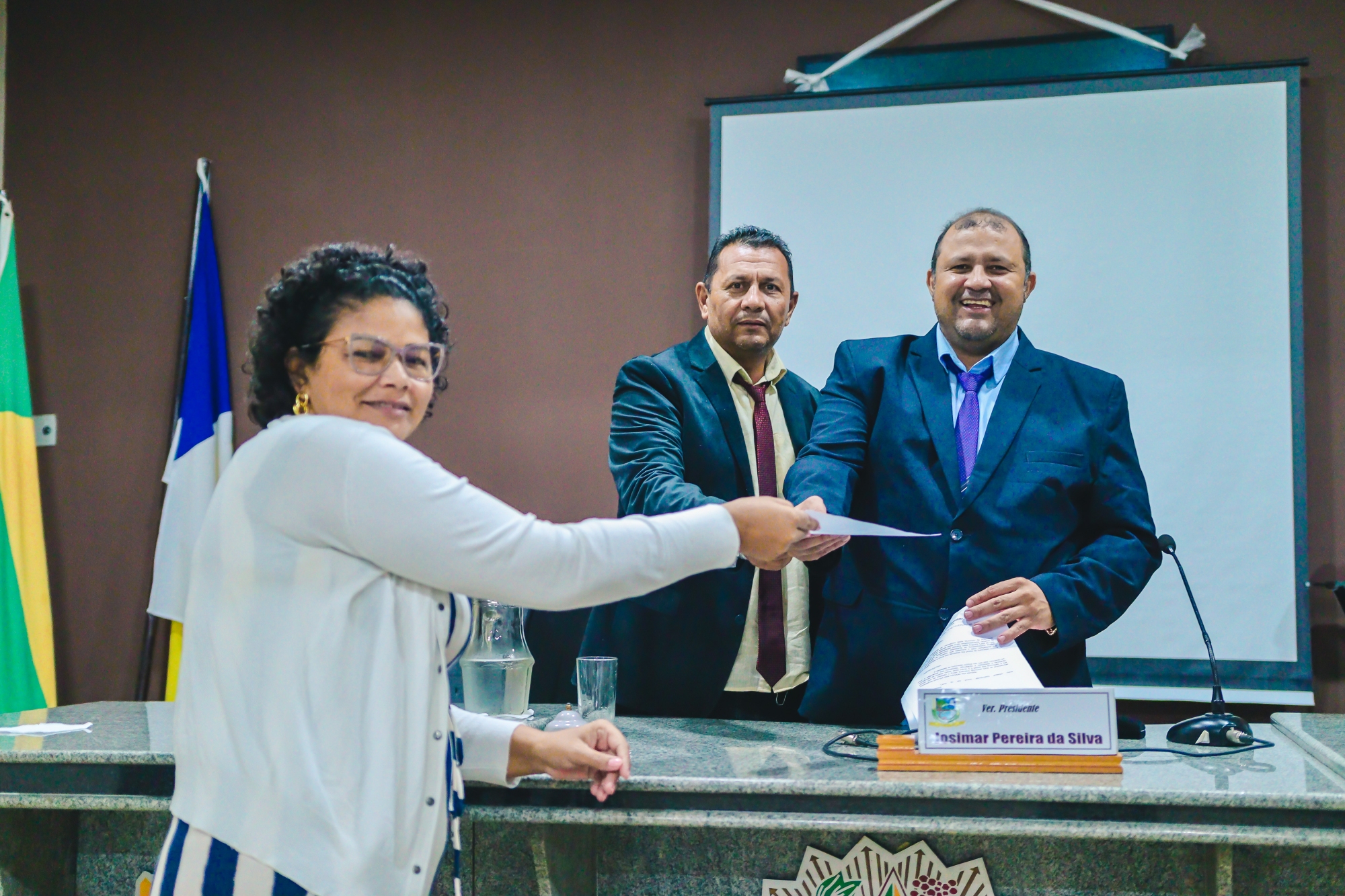 Vereadora Célia apresenta requerimento para garantir segurança nas escolas do município de Arapoema