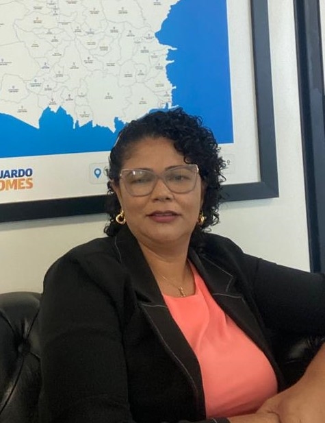 Vereadora Célia apresenta solicitação de Emenda Parlamentar em Brasília para aquisição de micro-ônibus aos universitários